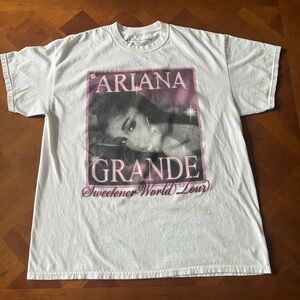 Ariana Grande Sweetener World Tour T-shirt size XL